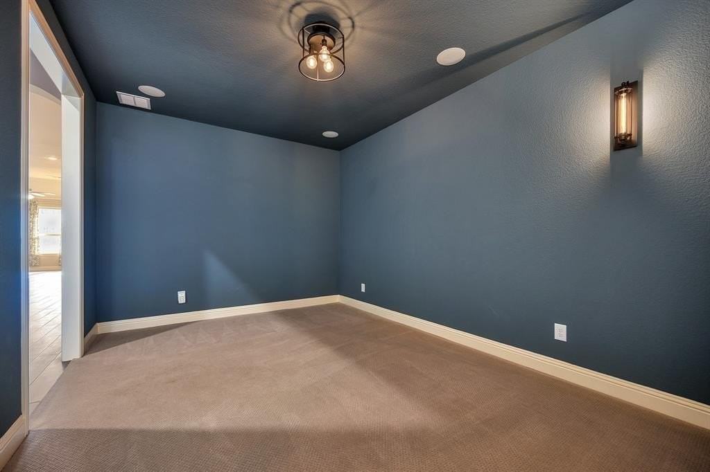 9820 Surveyor Rd - Photo 7 of 33