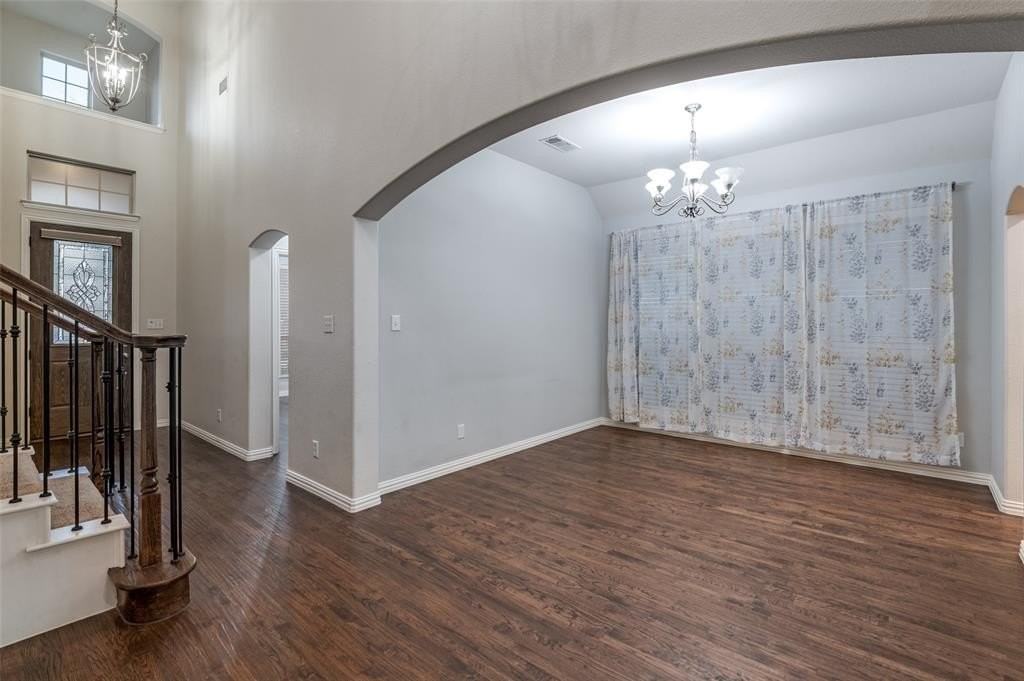 10713 Irene Dr - Photo 5 of 33