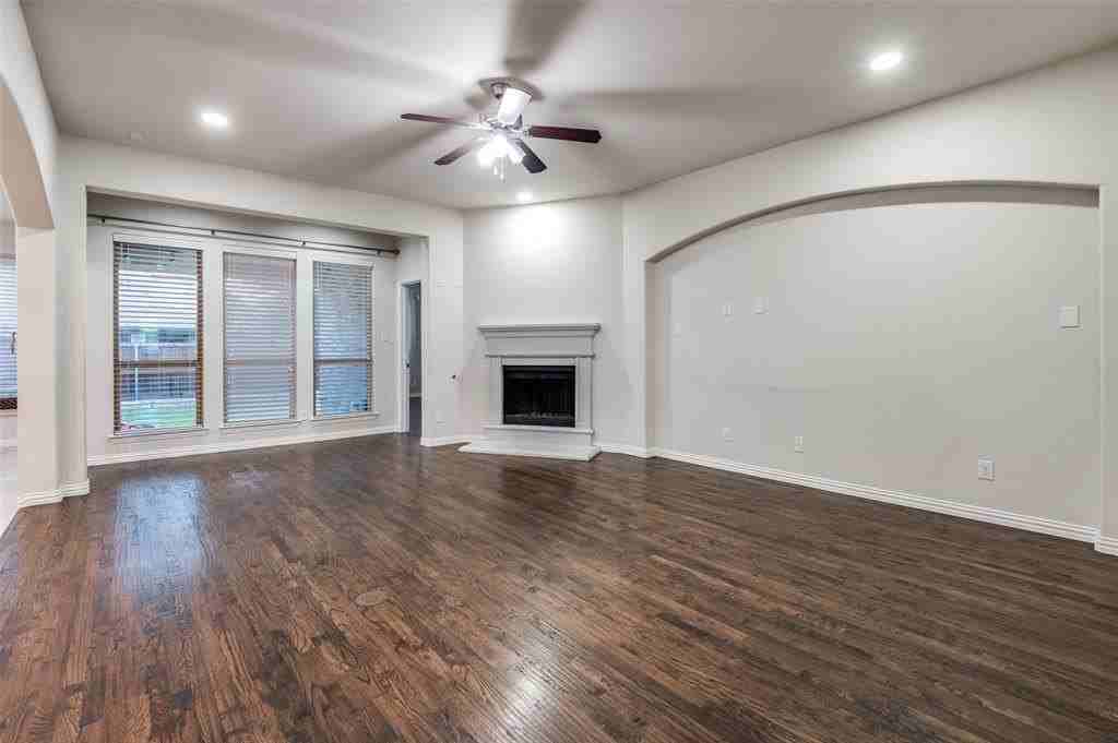 10713 Irene Dr - Photo 7 of 33