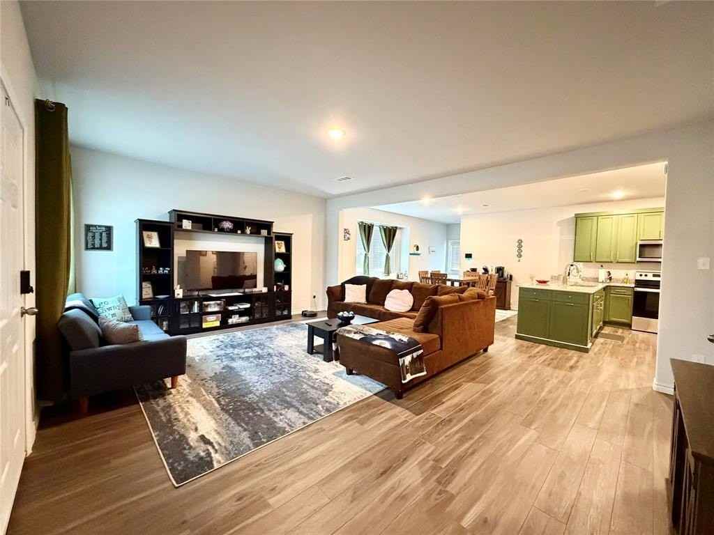 5664 Shore Point Trl - Photo 3 of 29