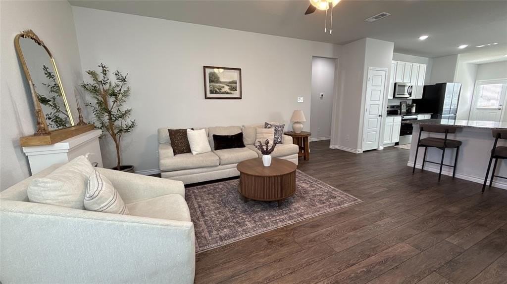 1025 Wind Drift Way - Photo 3 of 28