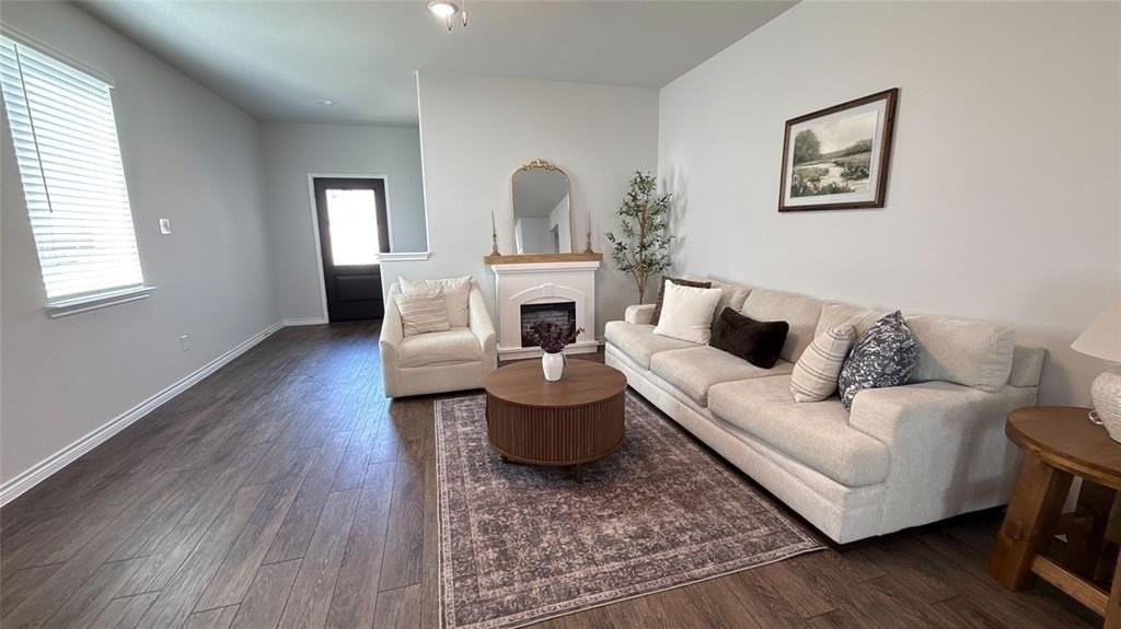 1025 Wind Drift Way - Photo 4 of 28