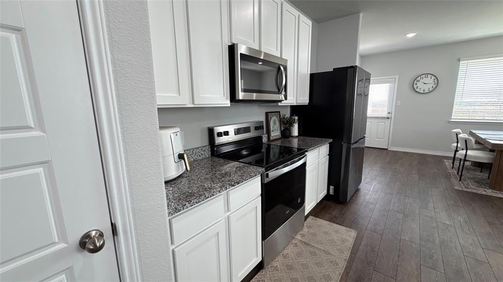 1025 Wind Drift Way - Photo 7 of 28