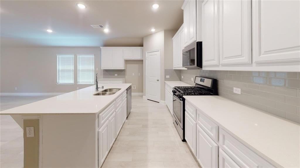 1420 Elizabeth St - Photo 4 of 18