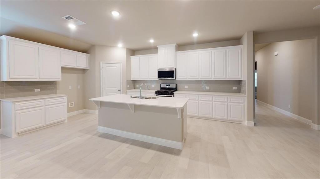 1420 Elizabeth St - Photo 5 of 18