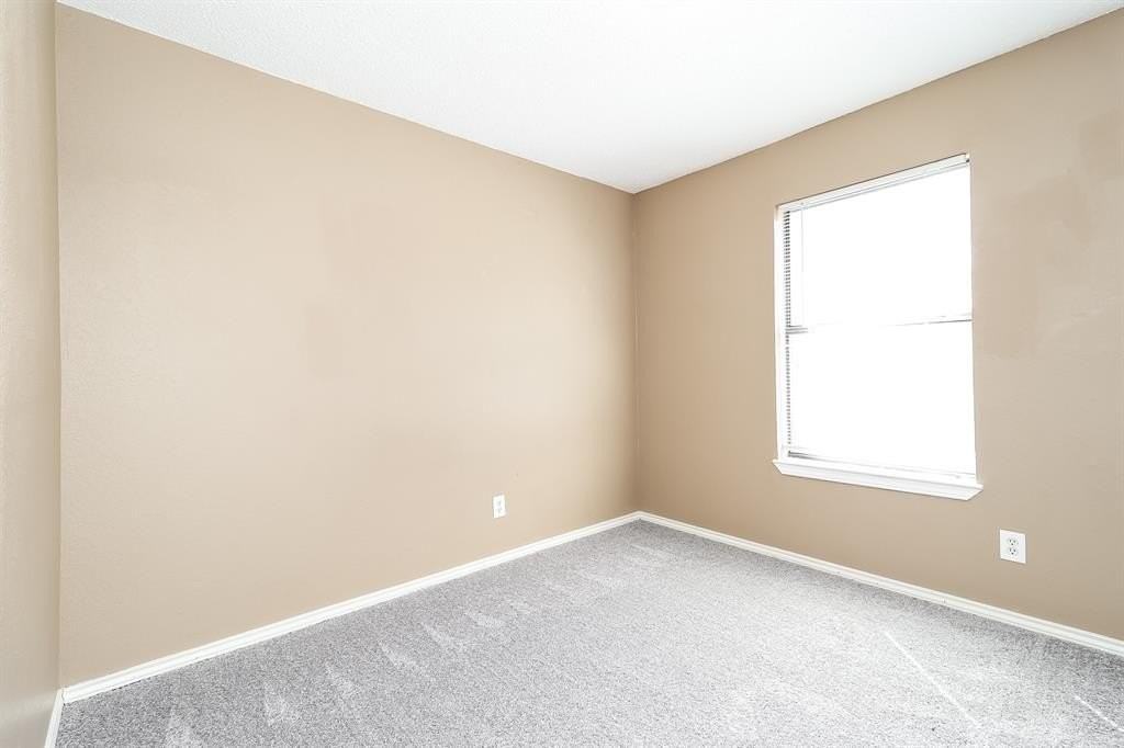 10253 Sunset View Dr - Photo 4 of 15