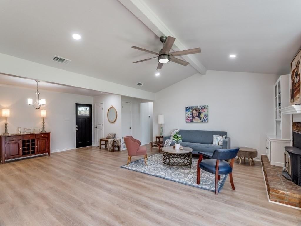 2310 Oakwood Ln - Photo 3 of 12