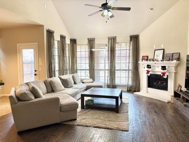 2517 Erec Dr - Photo 2 of 14