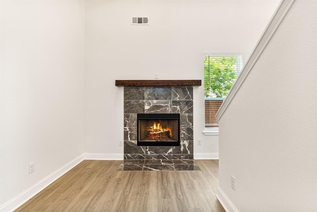 3242 Wexford Dr - Photo 3 of 20