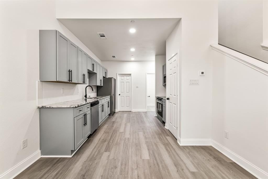 3242 Wexford Dr - Photo 4 of 20