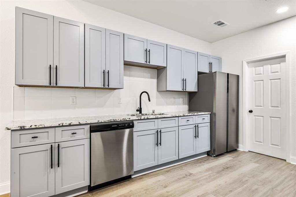 3242 Wexford Dr - Photo 5 of 20