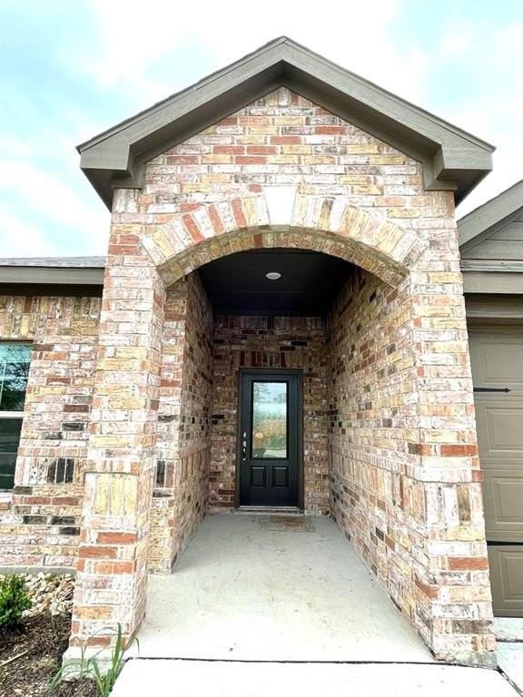 1149 Beaverwood Ln - Photo 2 of 21