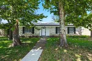 featured image of 1713 Japonica Ln