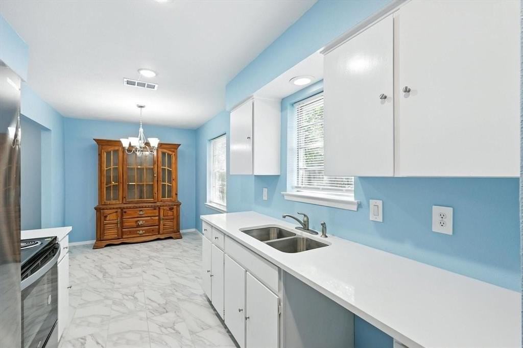 1713 Japonica Ln - Photo 4 of 12