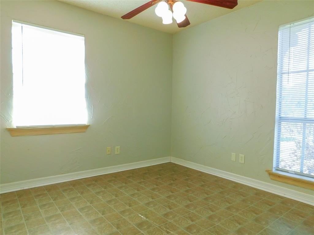 3510 Sagebrush Dr - Photo 5 of 22