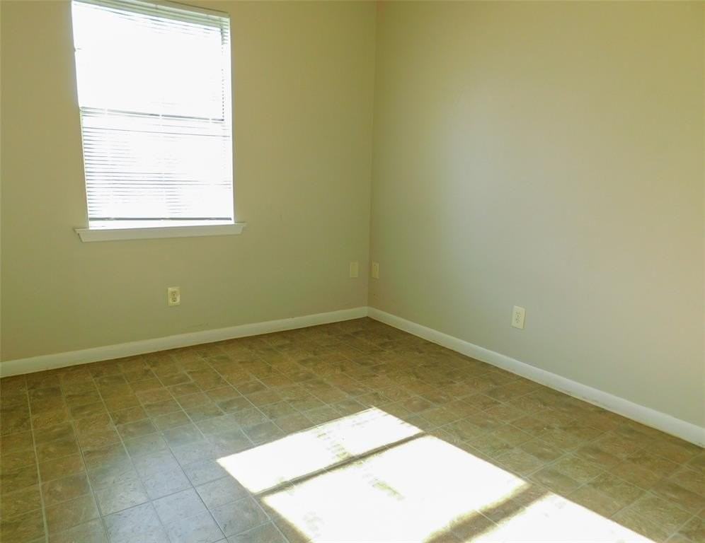 3510 Sagebrush Dr - Photo 6 of 22