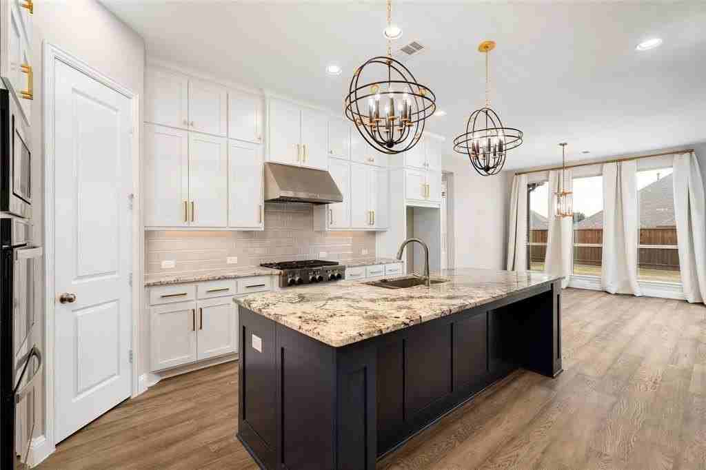 1615 Gardenia St - Photo 4 of 28