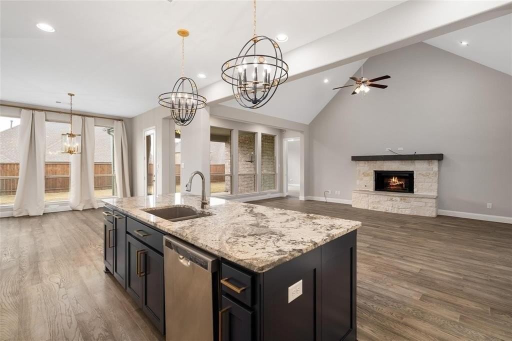 1615 Gardenia St - Photo 5 of 28