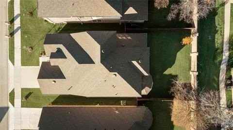 421 Windward Dr - Photo 2 of 40