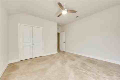 421 Windward Dr - Photo 5 of 40