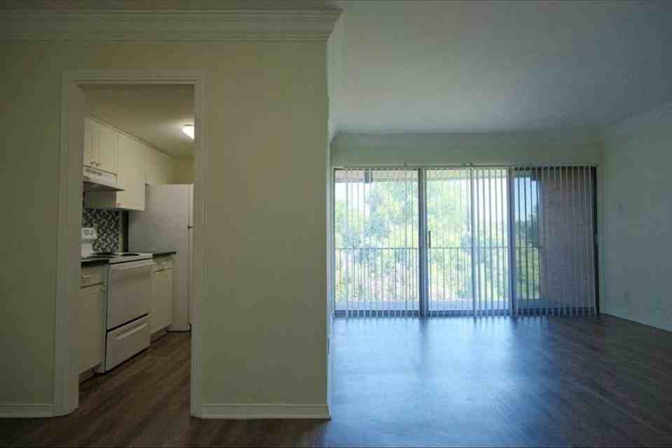 504 E Avenue J #D - Photo 6 of 17