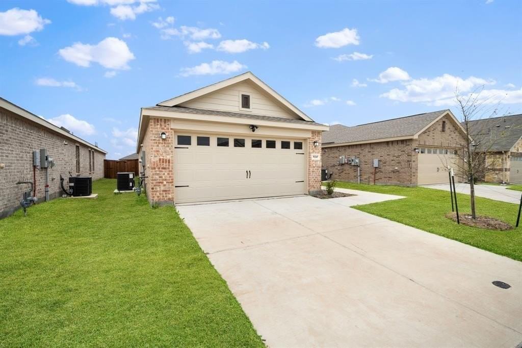 3037 Ashbrook Ln - Photo 2 of 22