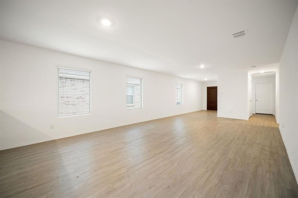 3037 Ashbrook Ln - Photo 6 of 22