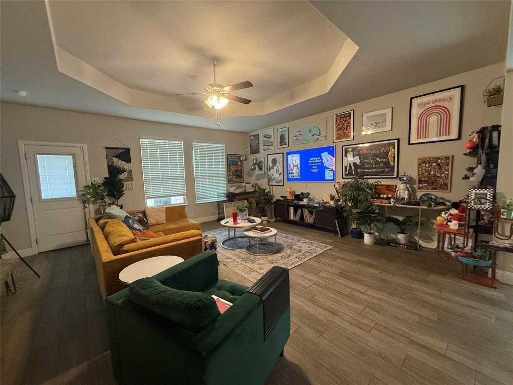 1121 Knightsbridge Rd - Photo 2 of 7