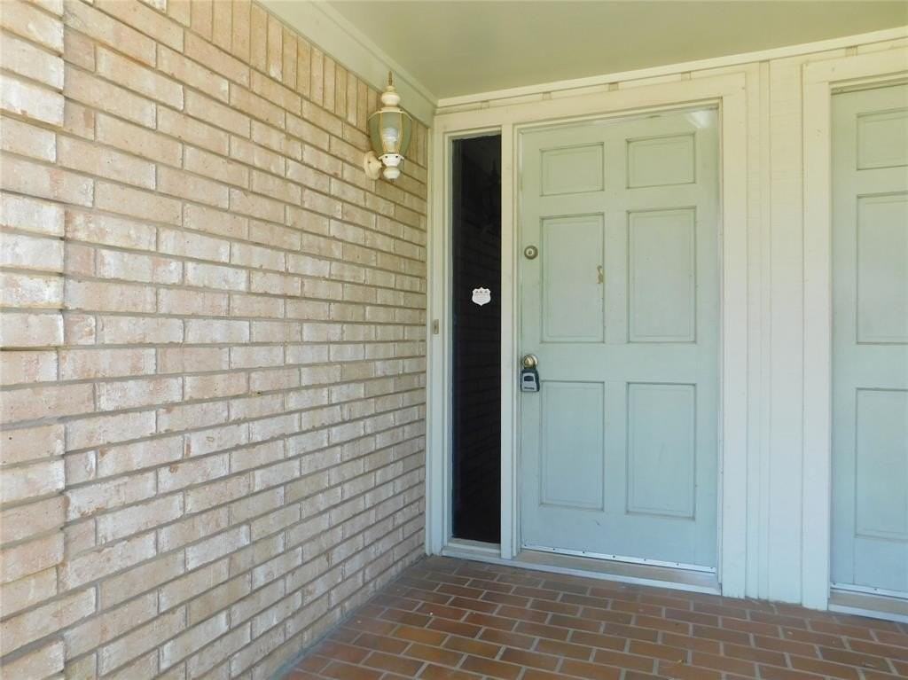 2408 Bernard St - Photo 3 of 21