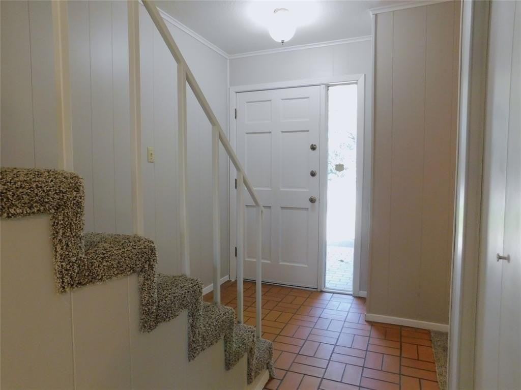 2408 Bernard St - Photo 4 of 21