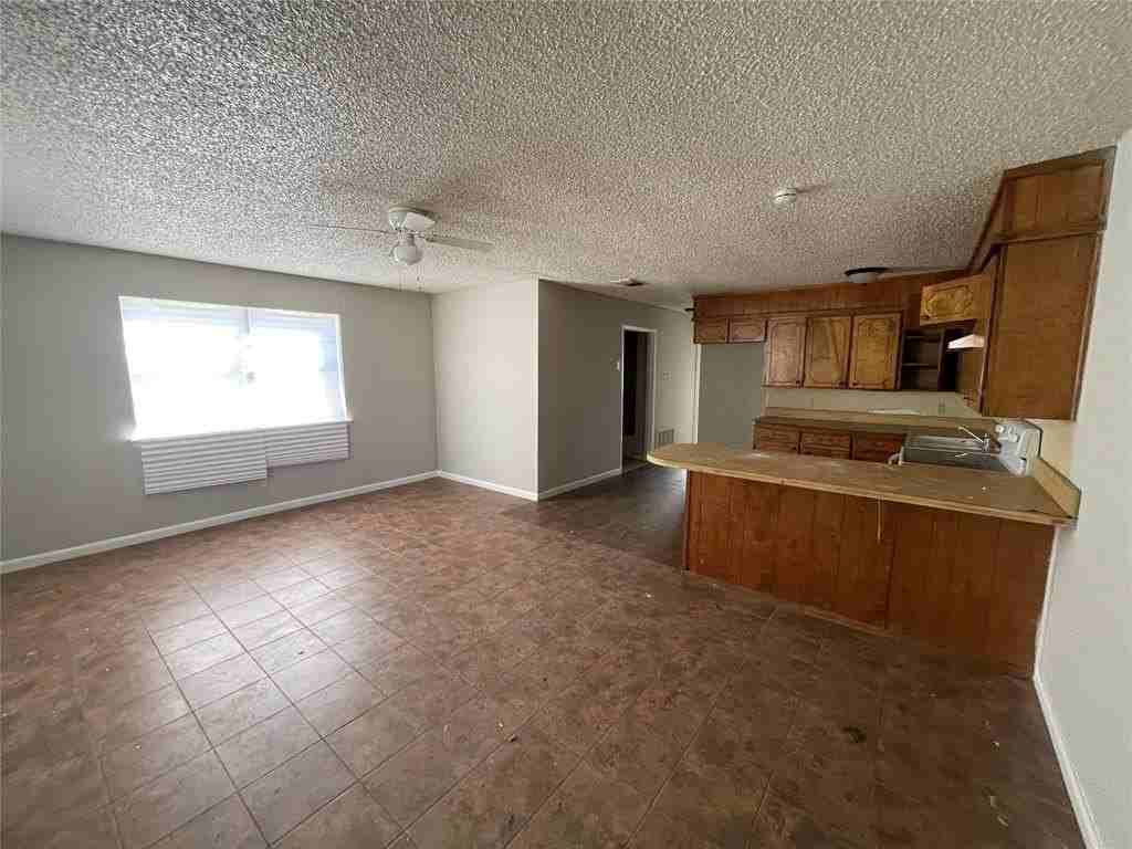 105 Effie Ln - Photo 2 of 8