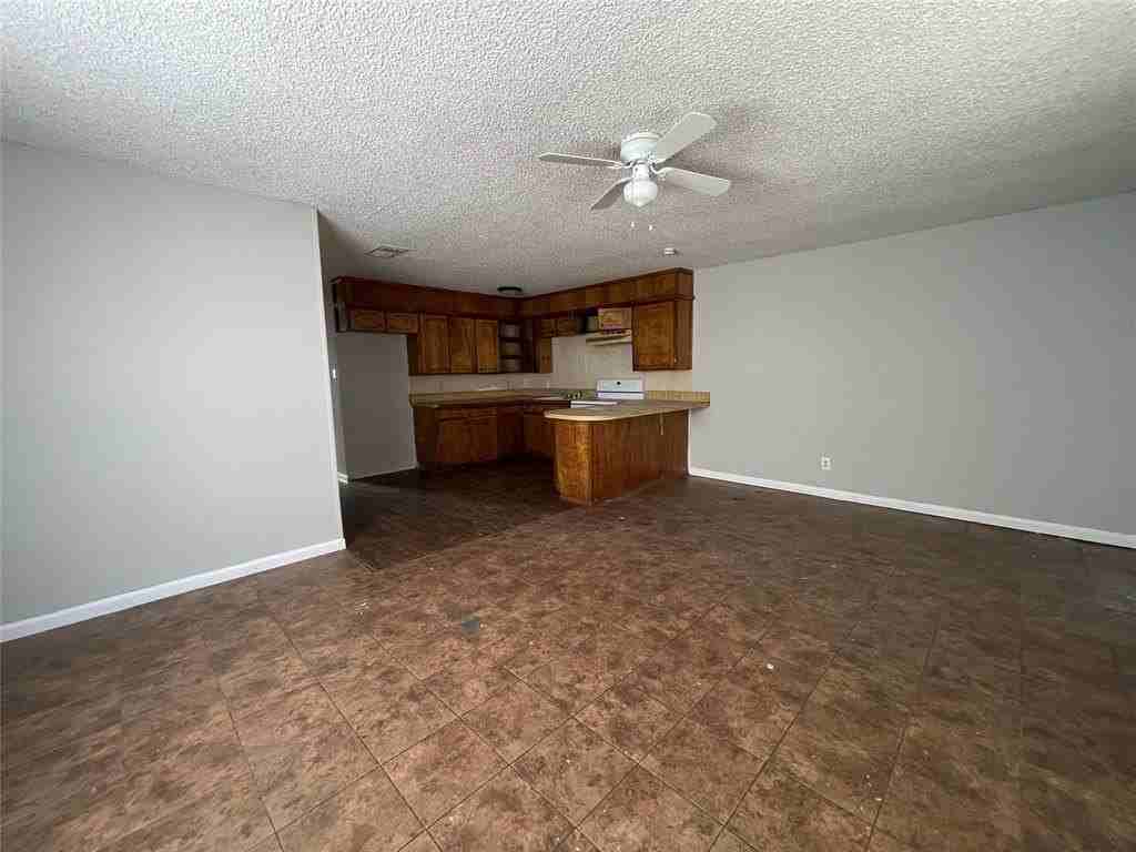 105 Effie Ln - Photo 3 of 8