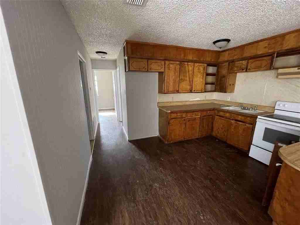 105 Effie Ln - Photo 4 of 8