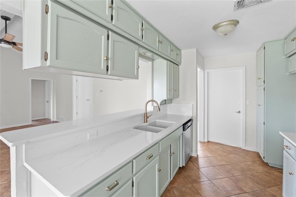 1106 Almond Dr - Photo 3 of 21