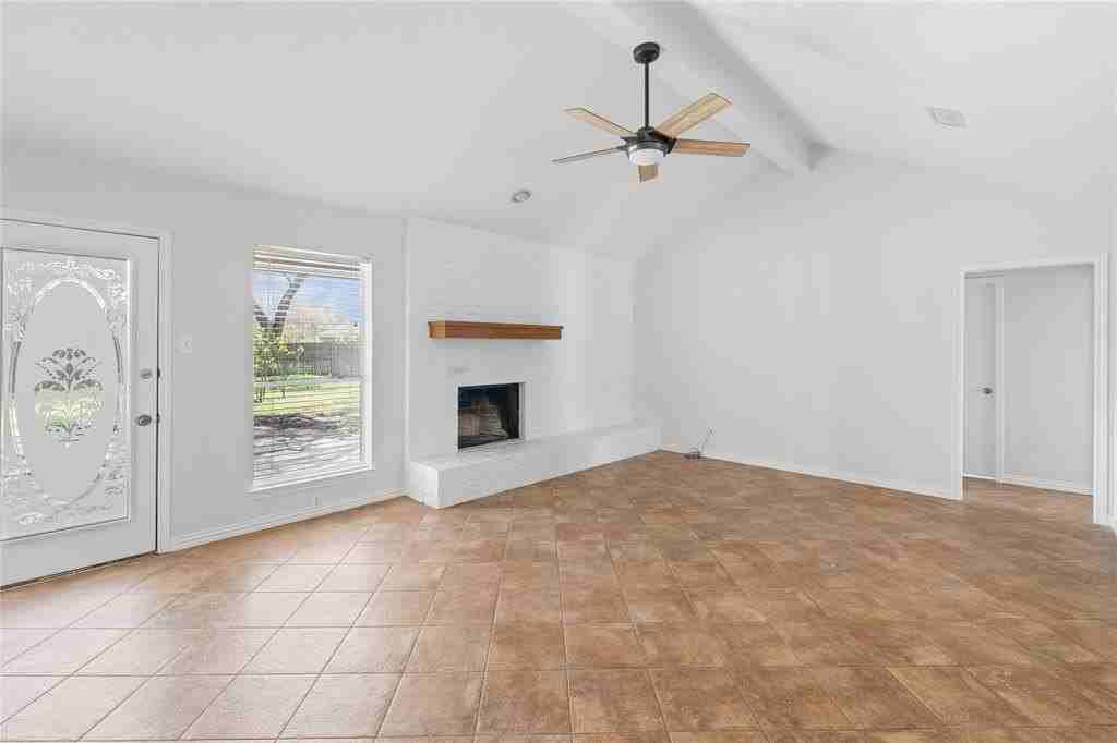 1106 Almond Dr - Photo 6 of 21