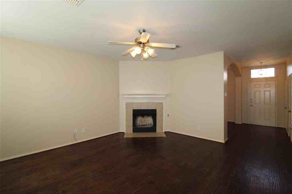 209 Clydesdale St - Photo 6 of 26