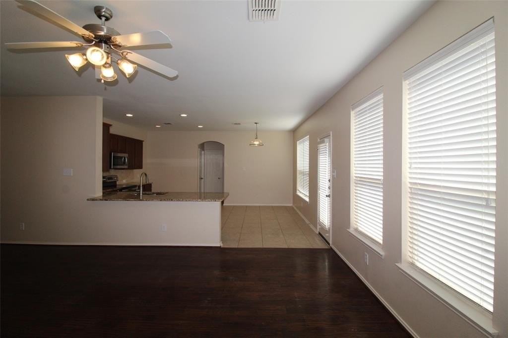 209 Clydesdale St - Photo 7 of 26