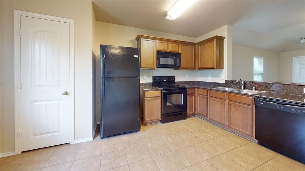 471 Harding Ln - Photo 7 of 19