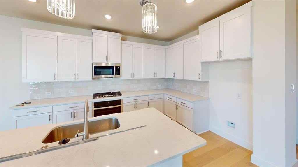 7013 Lathrop Ln - Photo 4 of 26