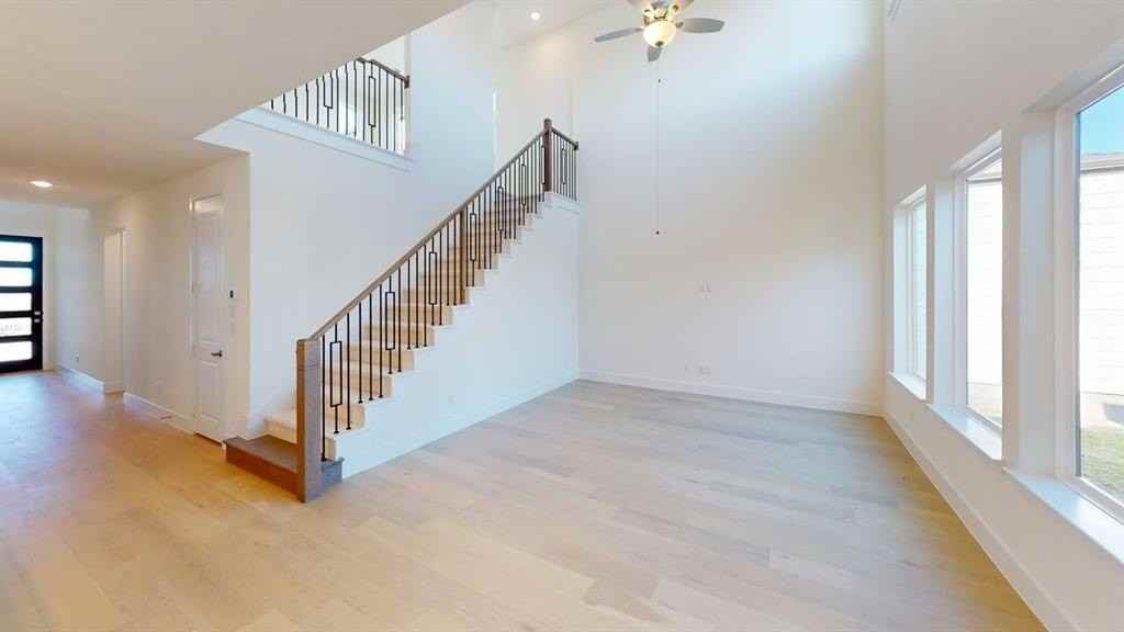 7013 Lathrop Ln - Photo 6 of 26