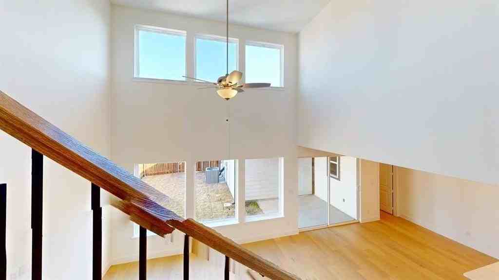 7013 Lathrop Ln - Photo 7 of 26