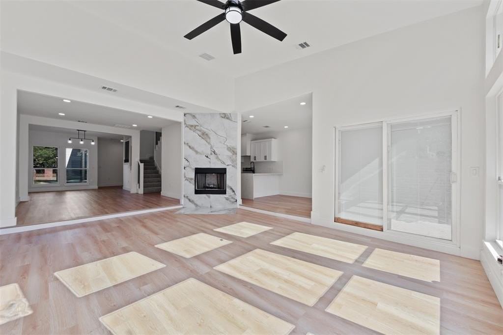 1412 Crosspointe St - Photo 3 of 24