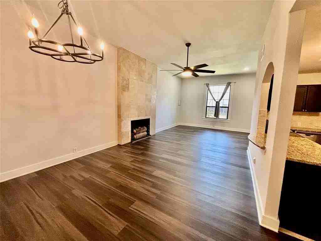 1910 N Carroll Ave - Photo 5 of 21