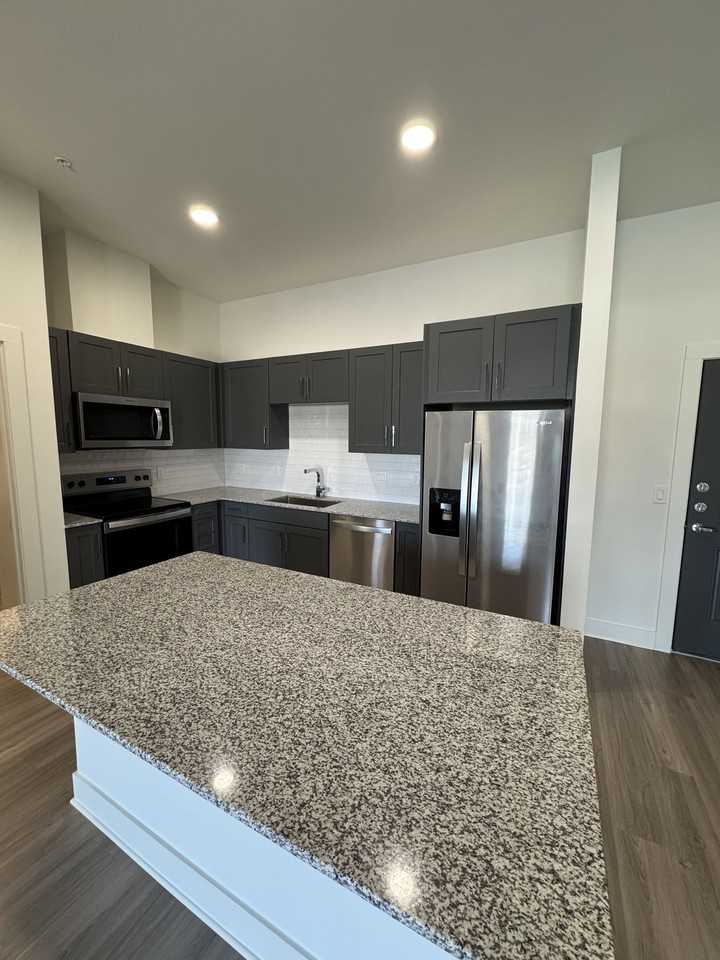2731 E Sherman Dr #2102
