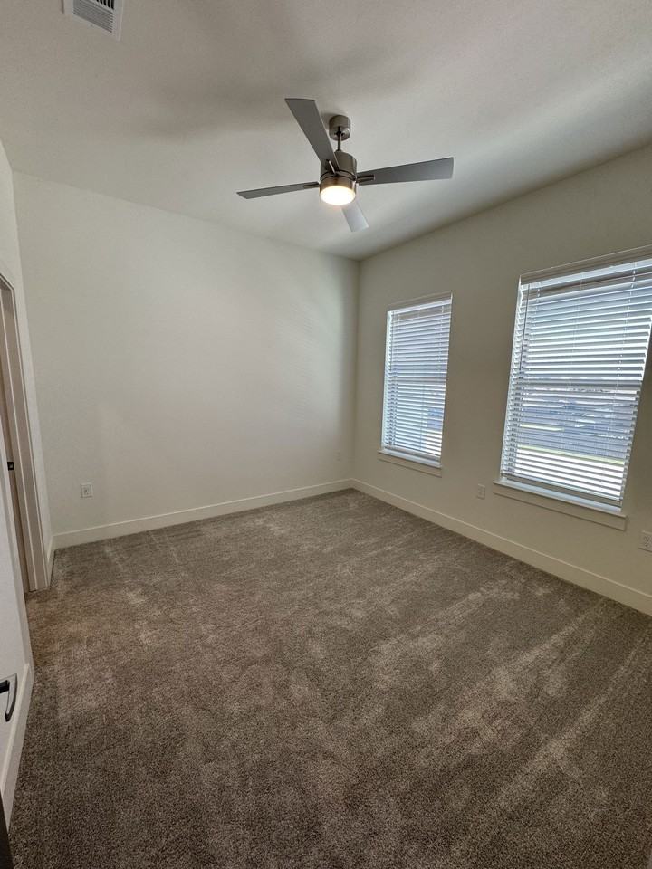 2910 Picadilly Ln #8106 - Photo 6 of 8