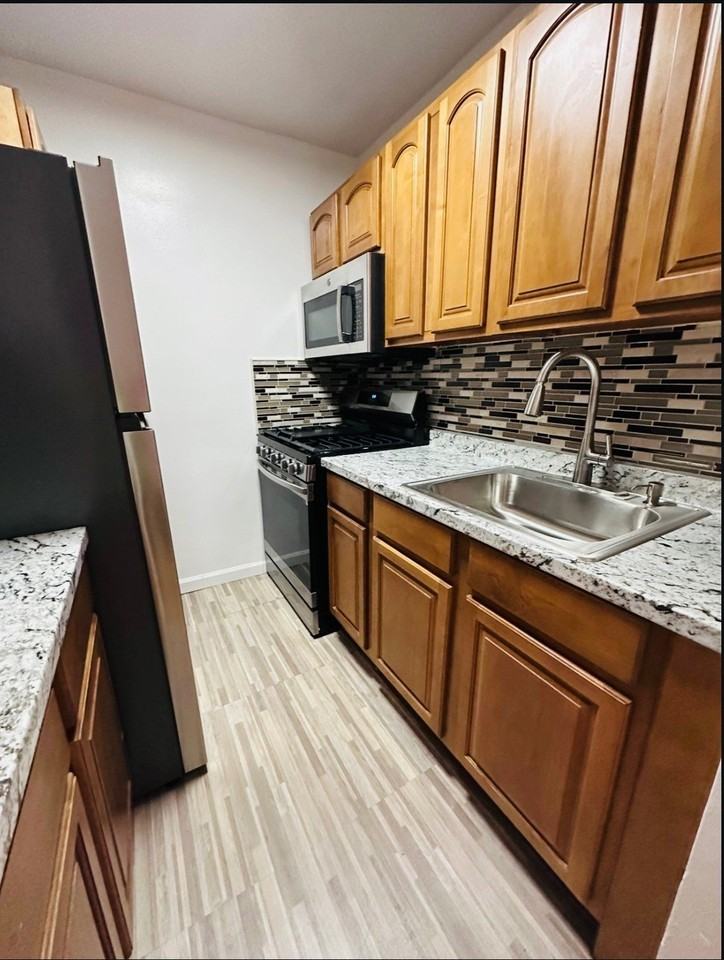 210 Atlantic Ave #A2H - Photo 6 of 9