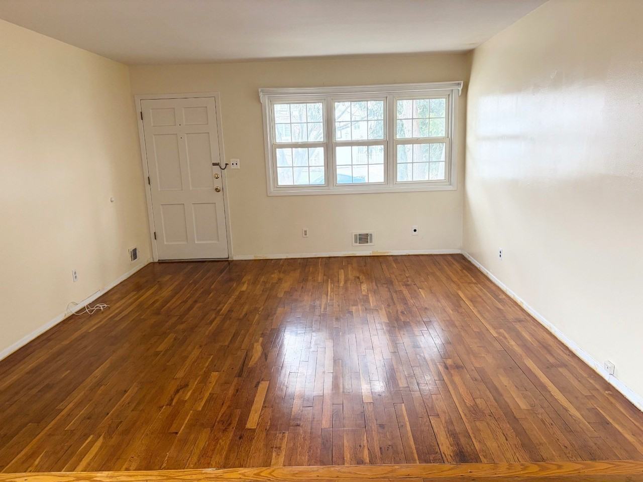 107 Ebony St - Photo 3 of 21