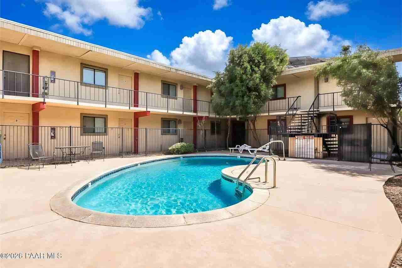 770 N Dodge Blvd - Photo 2 of 13