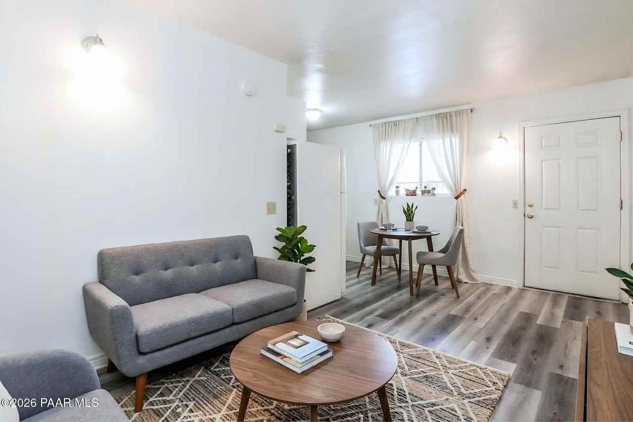 770 N Dodge Blvd - Photo 3 of 13