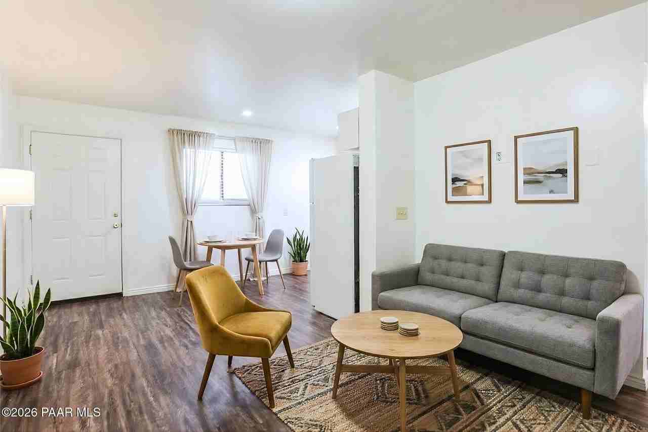 770 N Dodge Blvd - Photo 5 of 13